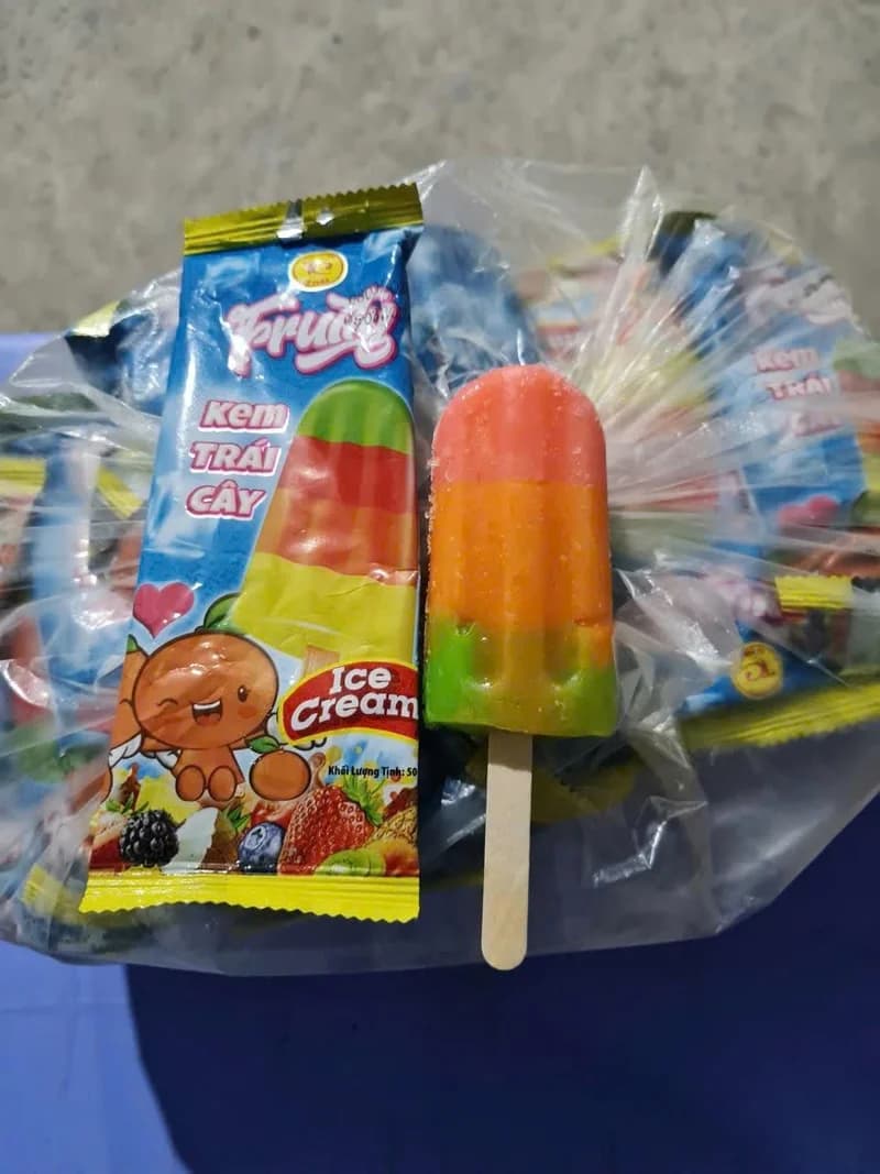 Kem trái cây que